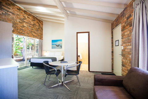 Leisure Inn Hotel Rockingham - Rental Cars 27