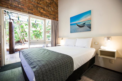 Leisure Inn Hotel Rockingham - Rental Cars 1