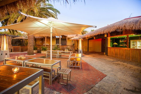 Leisure Inn Hotel Rockingham - Rental Cars 3