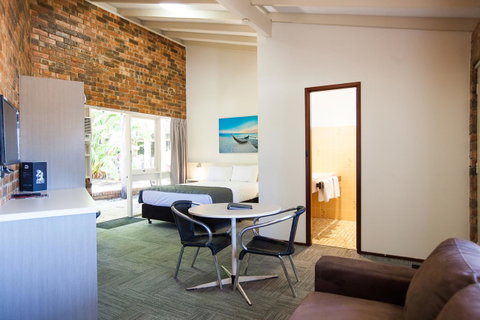 Leisure Inn Hotel Rockingham - Rental Cars 2