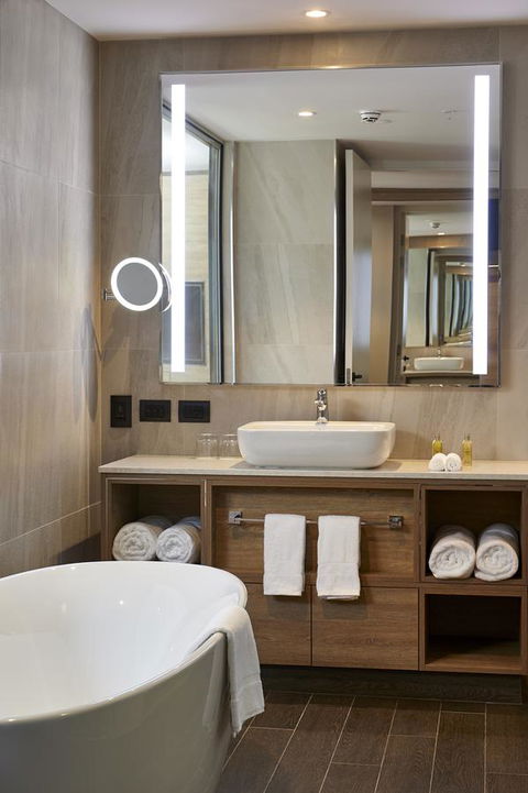 Doubletree By Hilton Perth Northbridge - Rental Cars 17