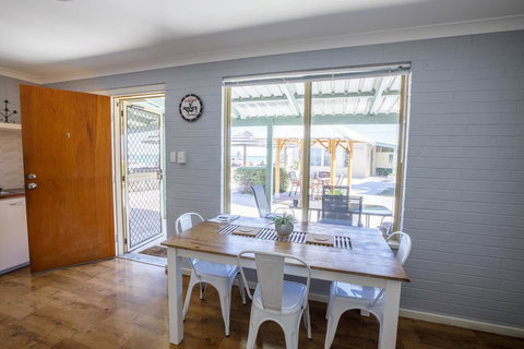 Shark Bay Seafront Apartments - Rental Cars 3