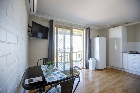 Shark Bay Seafront Apartments - Rental Cars 23