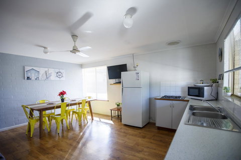 Shark Bay Seafront Apartments - Rental Cars 1
