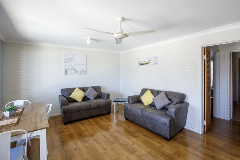 Shark Bay Seafront Apartments - Rental Cars 14
