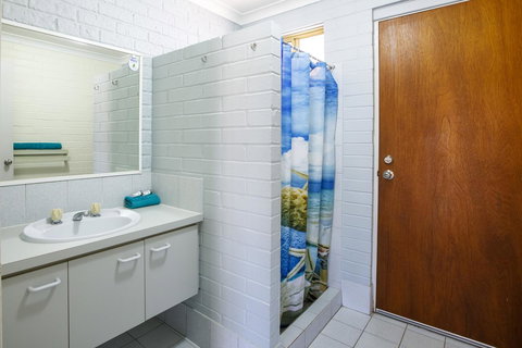 Shark Bay Seafront Apartments - Rental Cars 10