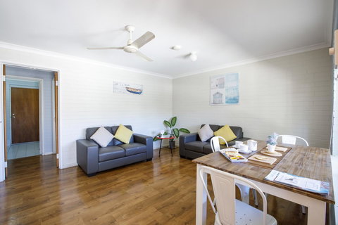 Shark Bay Seafront Apartments - Rental Cars 41