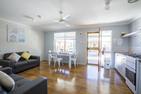 Shark Bay Seafront Apartments - Rental Cars 12