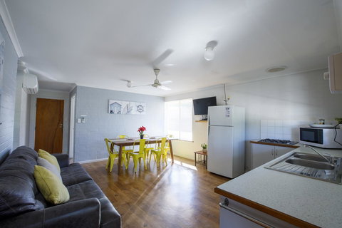 Shark Bay Seafront Apartments - Rental Cars 39