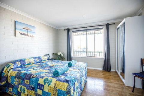 Shark Bay Seafront Apartments - Rental Cars 29