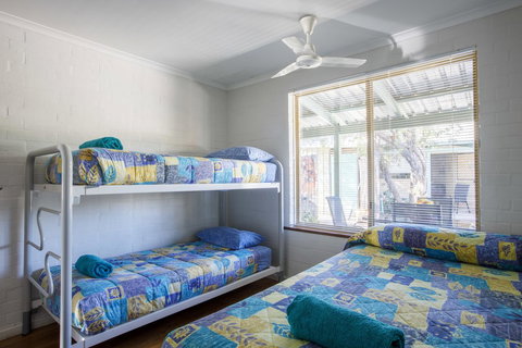Shark Bay Seafront Apartments - Rental Cars 28