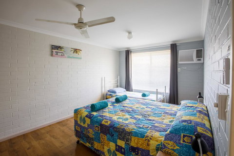 Shark Bay Seafront Apartments - Rental Cars 18