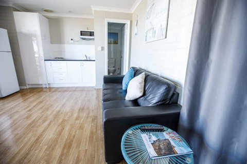 Shark Bay Seafront Apartments - Rental Cars 30