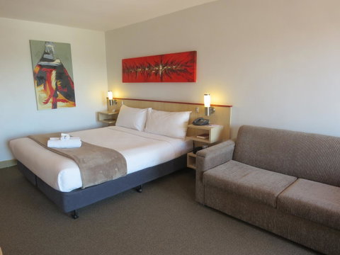 Metro Hotel Perth - Rental Cars 41