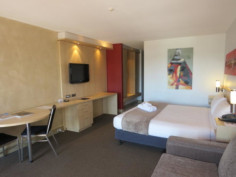 Metro Hotel Perth - Rental Cars 34