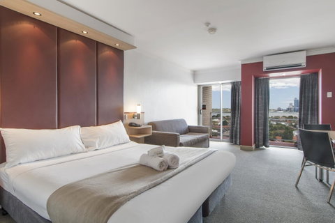 Metro Hotel Perth - Rental Cars 0
