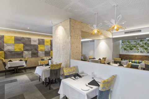 Metro Hotel Perth - Rental Cars 16