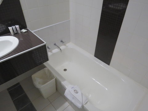 Metro Hotel Perth - Rental Cars 37