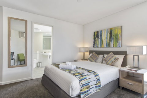 Metro Hotel Perth - Rental Cars 17