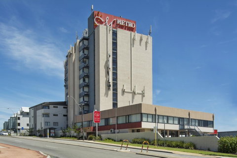 Metro Hotel Perth - Rental Cars 5