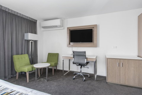 Metro Hotel Perth - Rental Cars 21