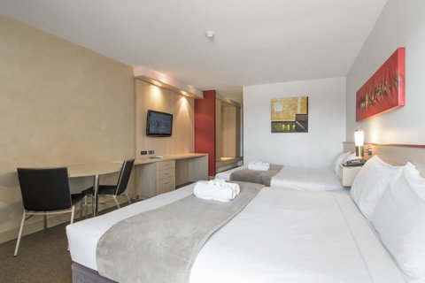 Metro Hotel Perth - Rental Cars 24