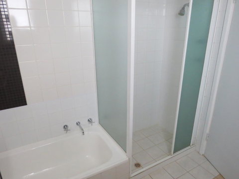 Metro Hotel Perth - Rental Cars 40