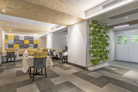 Metro Hotel Perth - Rental Cars 14