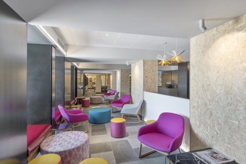 Metro Hotel Perth - Rental Cars 11