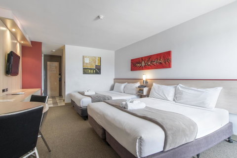Metro Hotel Perth - Rental Cars 22