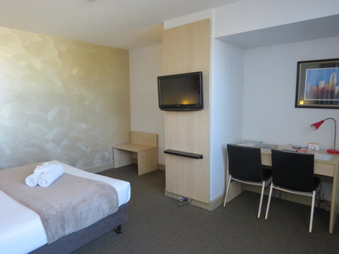 Metro Hotel Perth - Rental Cars 42
