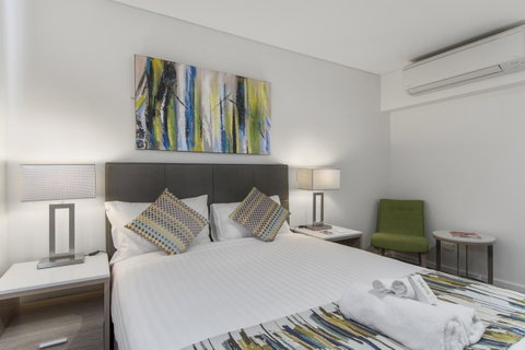 Metro Hotel Perth - Rental Cars 3