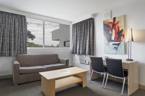 Metro Hotel Perth - Rental Cars 25