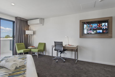 Metro Hotel Perth - Rental Cars 8