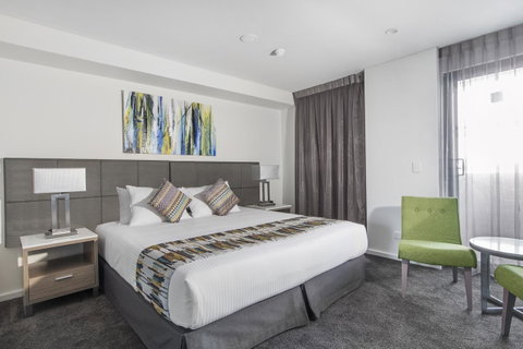 Metro Hotel Perth - Rental Cars 19