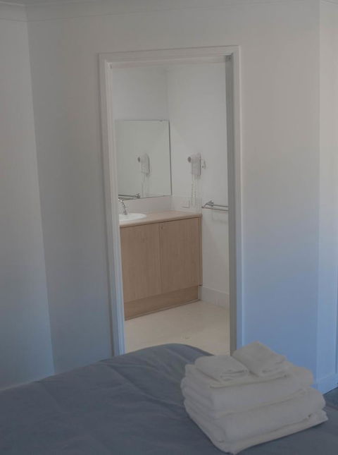 FortyTwo - Oceanside Retreat Busselton - Rental Cars 43