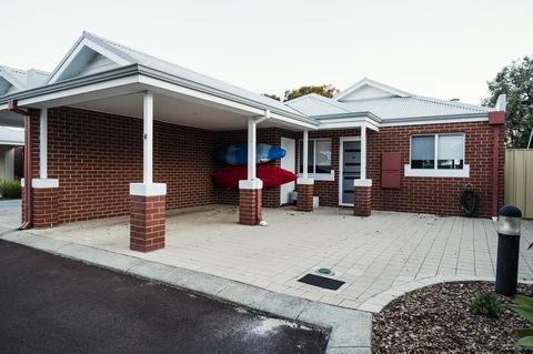 FortyTwo - Oceanside Retreat Busselton - Rental Cars 4