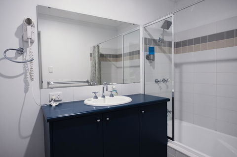 FortyTwo - Oceanside Retreat Busselton - Rental Cars 10
