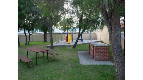 FortyTwo - Oceanside Retreat Busselton - Rental Cars 18