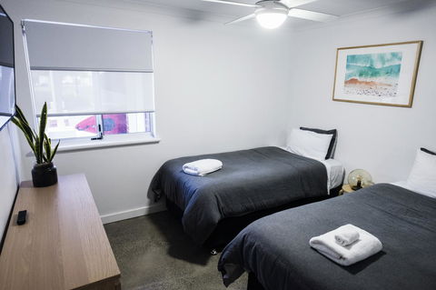 FortyTwo - Oceanside Retreat Busselton - Rental Cars 8