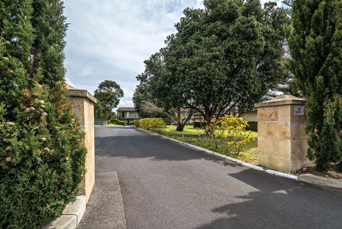Ibis Styles Albany - Rental Cars 10