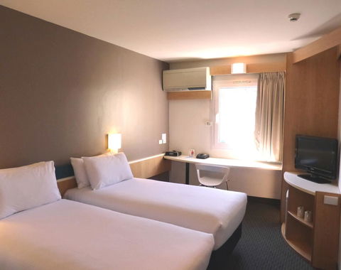 Ibis Thornleigh - Rental Cars 24