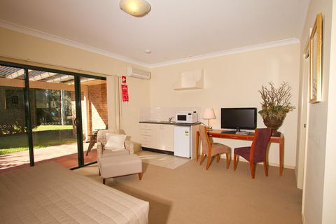 Potters Apartments - Rental Cars 15