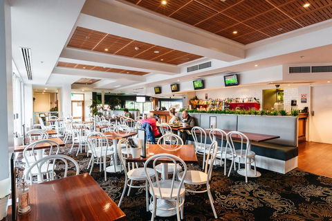 Coniston Hotel Wollongong - Rental Cars 11