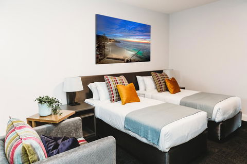 Coniston Hotel Wollongong - Rental Cars 3