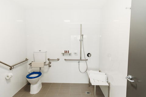 Coniston Hotel Wollongong - Rental Cars 26