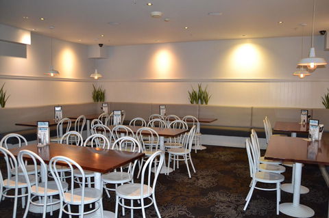 Coniston Hotel Wollongong - Rental Cars 22