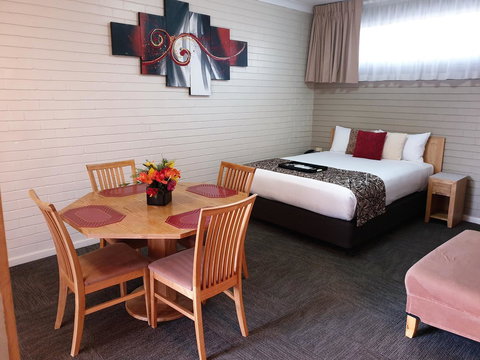 Best Western Endeavour Motel - Rental Cars 20