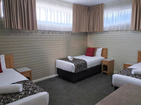 Best Western Endeavour Motel - Rental Cars 15
