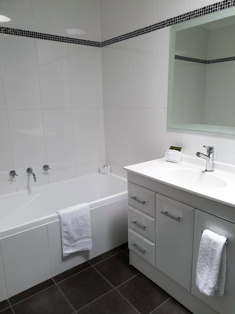 Best Western Endeavour Motel - Rental Cars 9